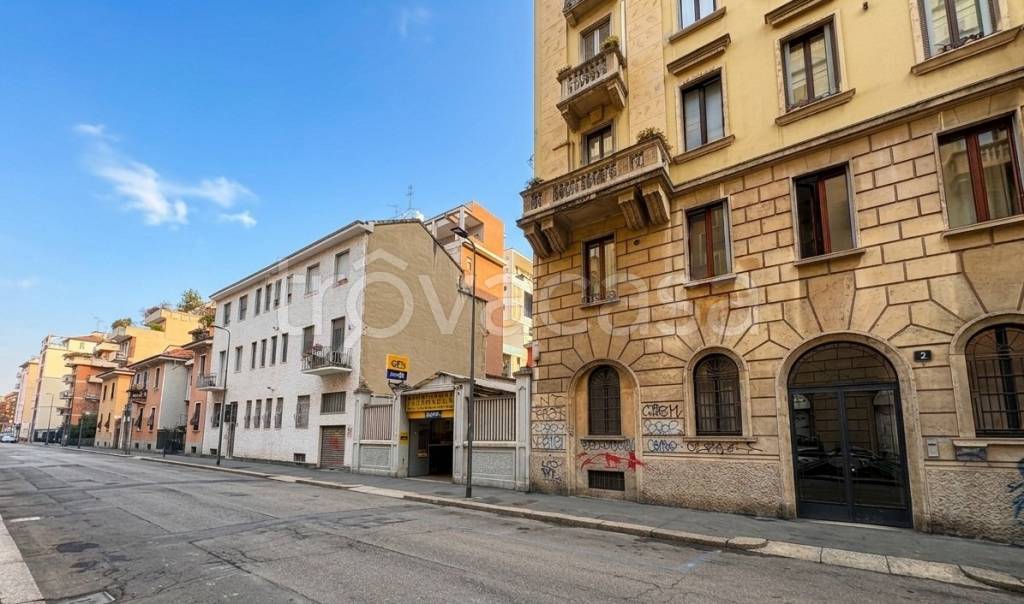 negozio in vendita a Milano in zona Corsica