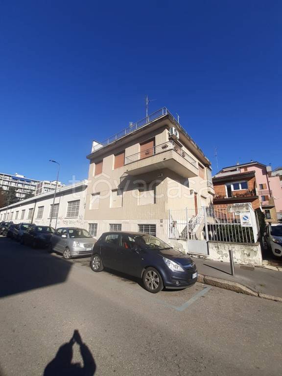 casa indipendente in vendita a Milano in zona Turro