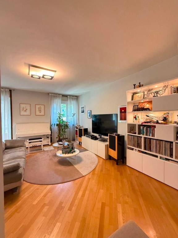 appartamento in vendita a Milano in zona Loreto