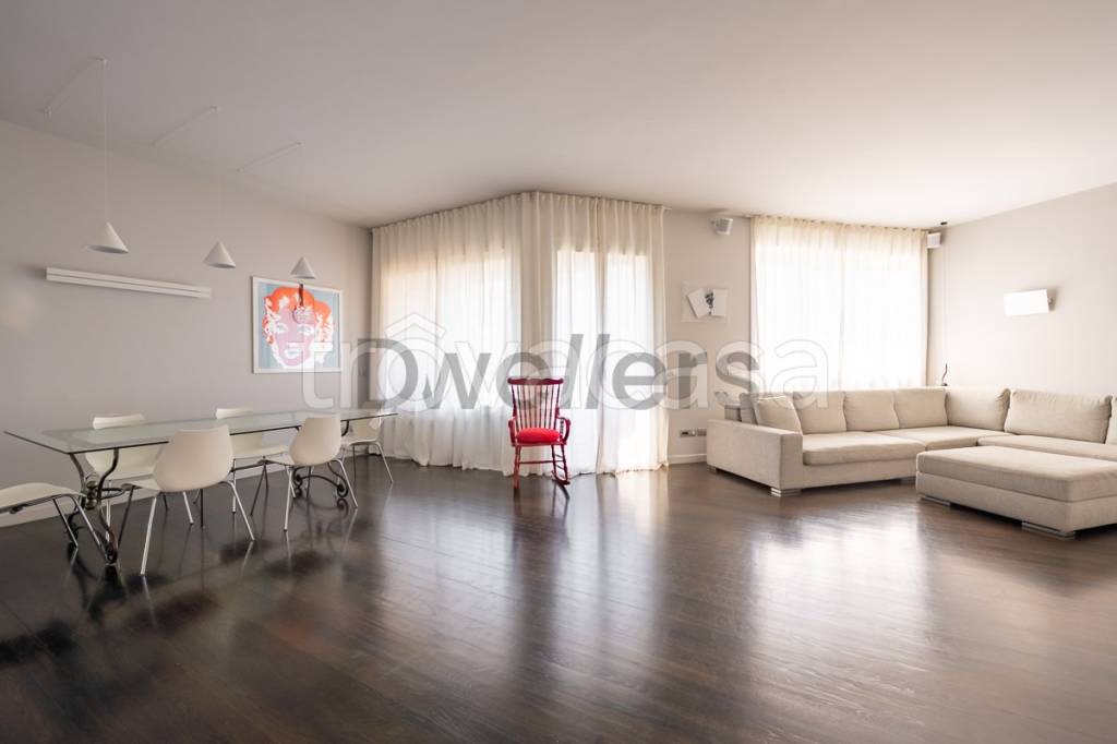 appartamento in vendita a Milano in zona De Angeli