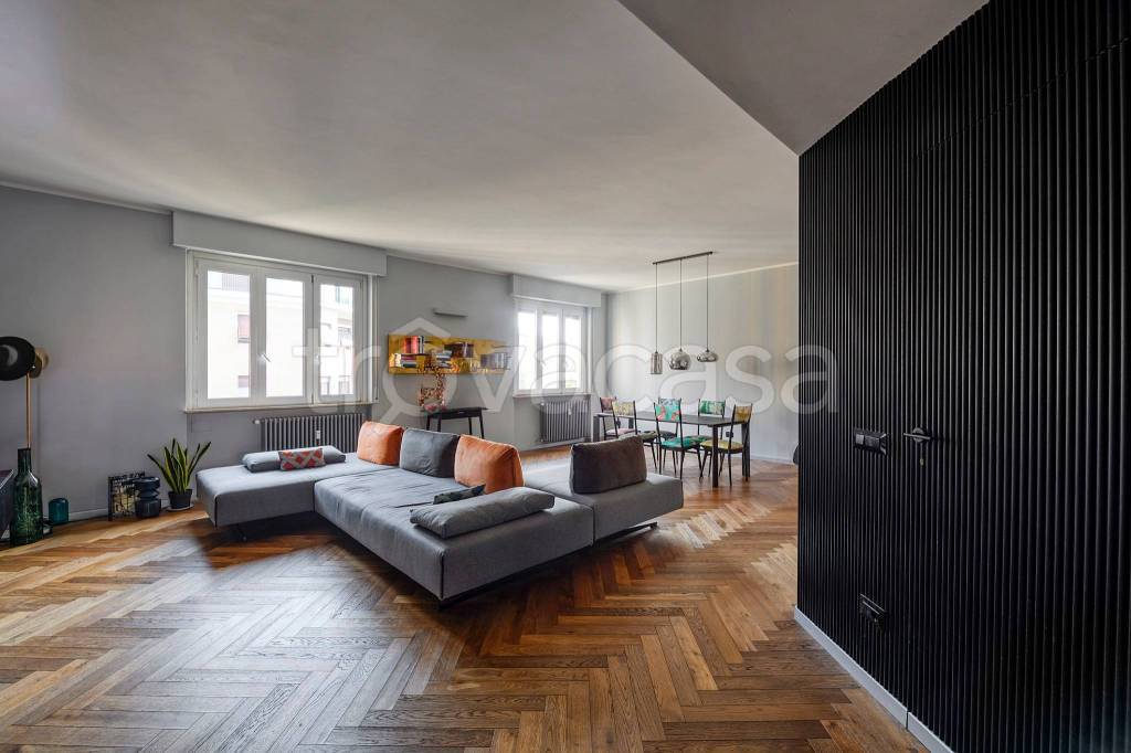 appartamento in vendita a Milano in zona Bullona