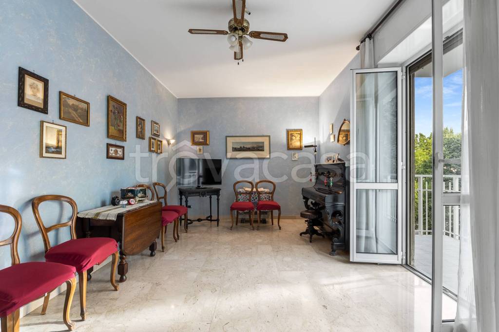 appartamento in vendita a Milano in zona Corsica