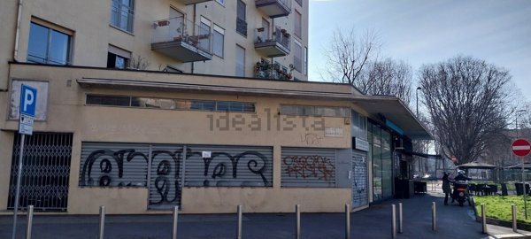negozio in vendita a Milano in zona Bande Nere