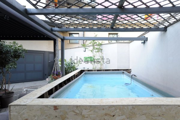 casa indipendente in vendita a Milano in zona Lambrate