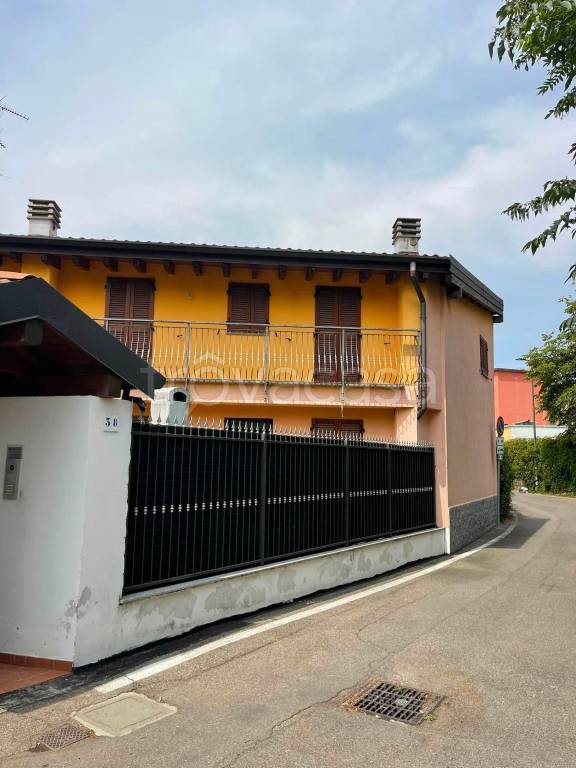 casa indipendente in vendita a Milano in zona Barona