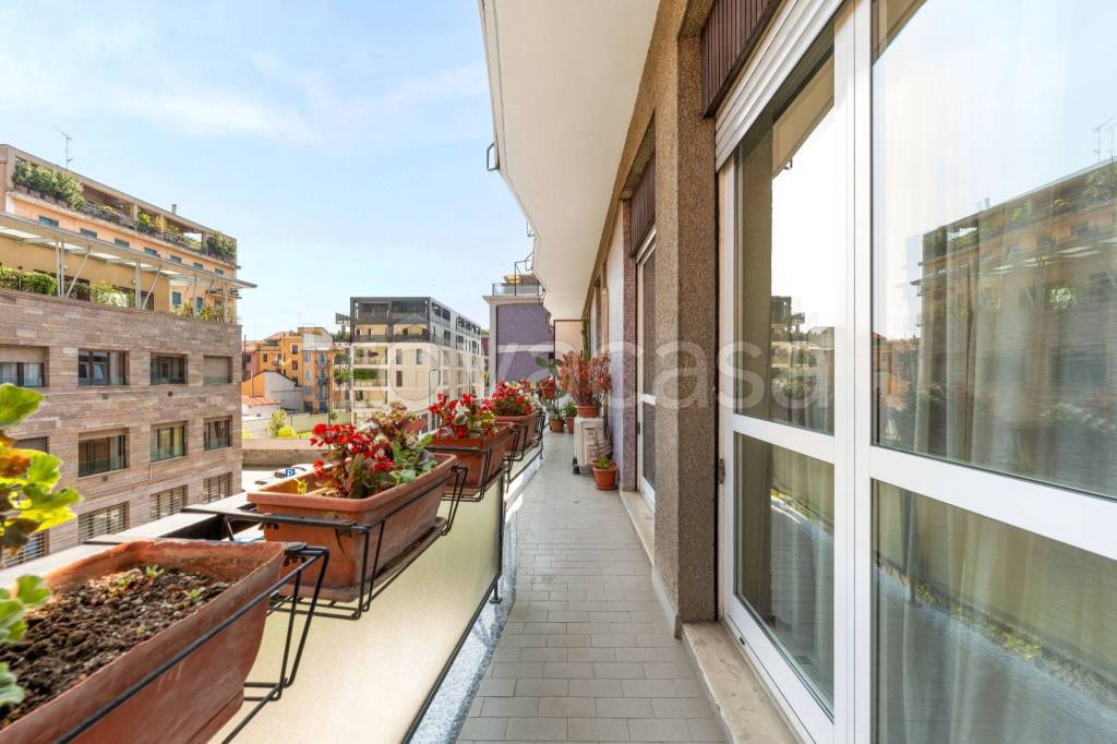 appartamento in vendita a Milano in zona Porta Genova