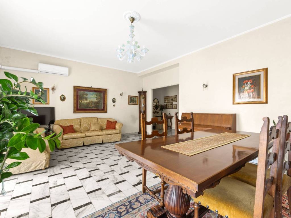 appartamento in vendita a Milano in zona Porta Genova