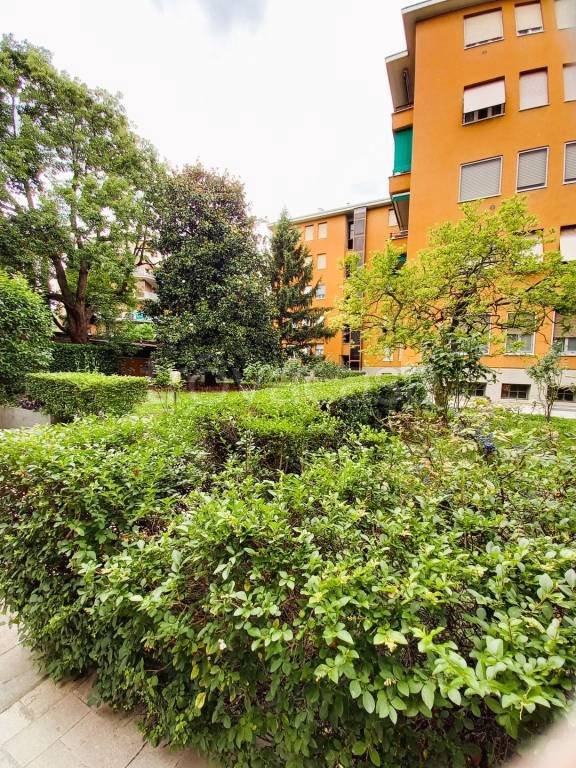 appartamento in vendita a Milano in zona Montalbino