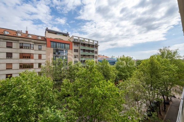 appartamento in vendita a Milano in zona Bullona