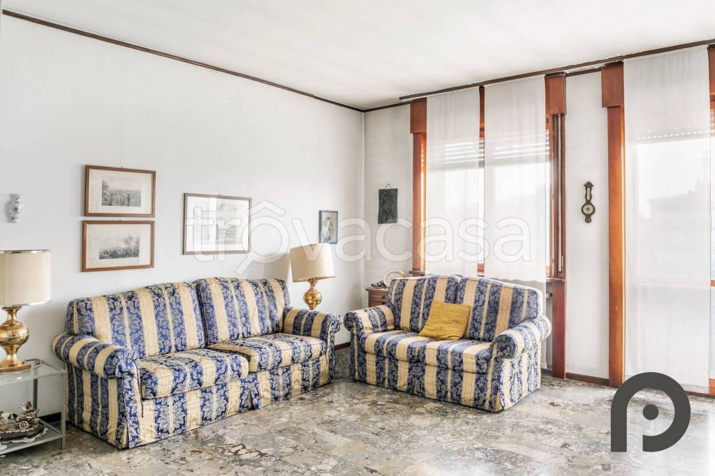 appartamento in vendita a Milano in zona Lorenteggio