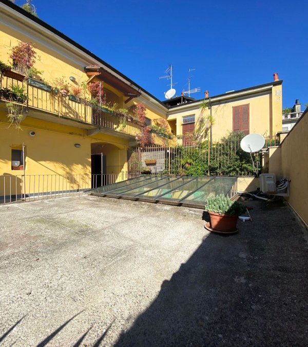 negozio in vendita a Milano in zona Paolo Sarpi