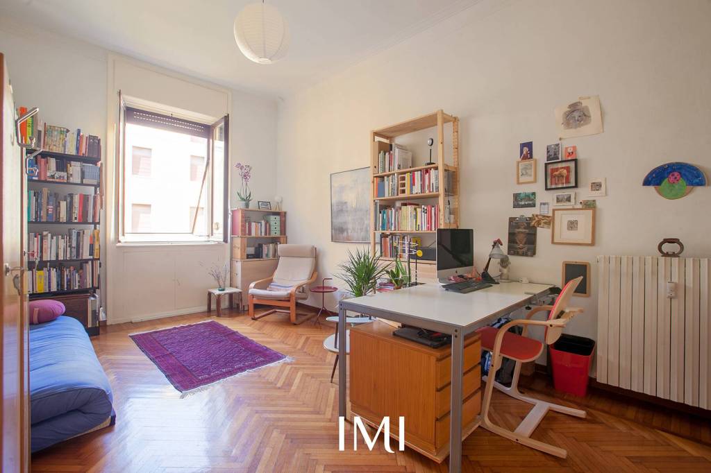 appartamento in vendita a Milano in zona Lorenteggio