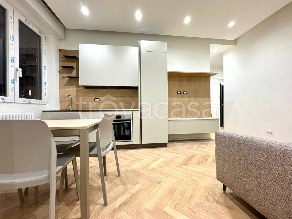 appartamento in vendita a Milano in zona Lorenteggio