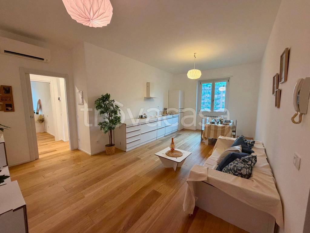 appartamento in vendita a Milano in zona Lorenteggio