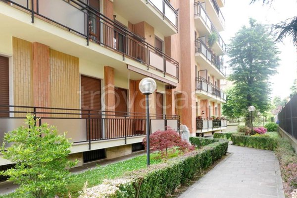appartamento in vendita a Milano in zona Lorenteggio