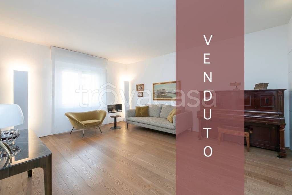 appartamento in vendita a Milano in zona Solari