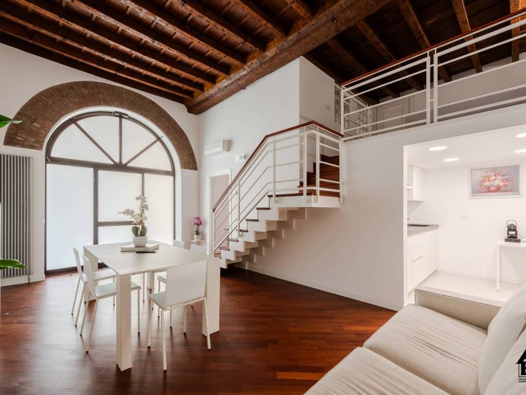 appartamento in vendita a Milano in zona Porta Ticinese
