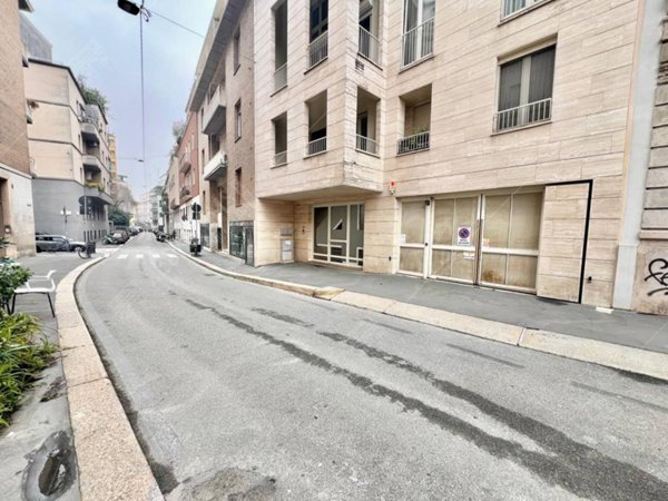 negozio in vendita a Milano in zona Sant'Ambrogio