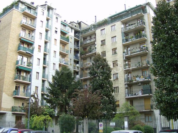 appartamento in vendita a Milano in zona Lorenteggio