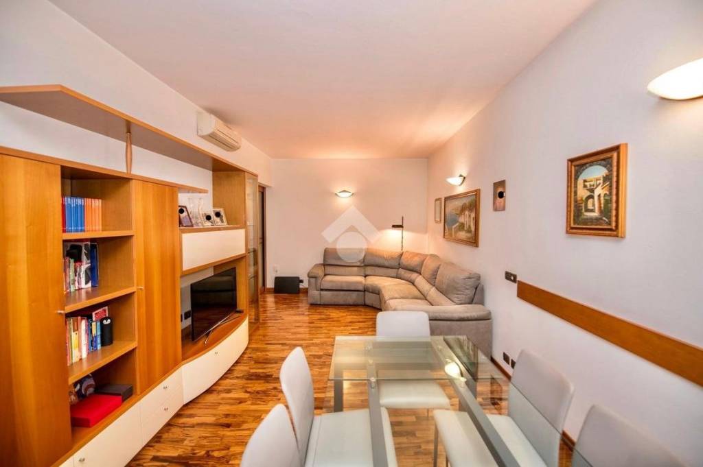 appartamento in vendita a Milano in zona Casoretto