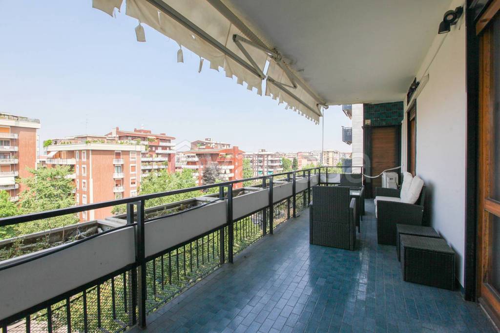 appartamento in vendita a Milano in zona Lorenteggio