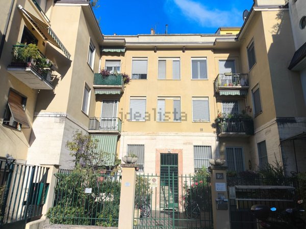 appartamento in vendita a Milano in zona Corsica