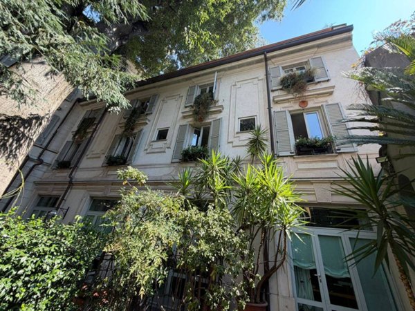 casa indipendente in vendita a Milano in zona Sant'Ambrogio