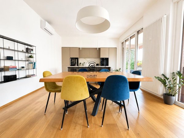 appartamento in vendita a Milano in zona Bullona