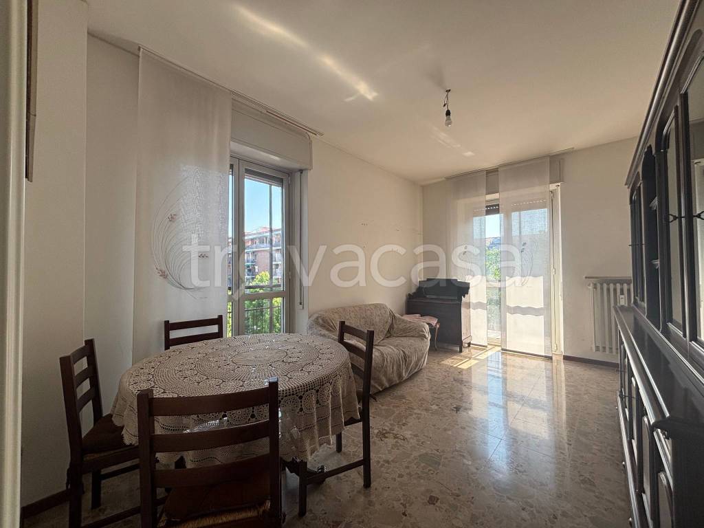 appartamento in vendita a Milano in zona Famagosta