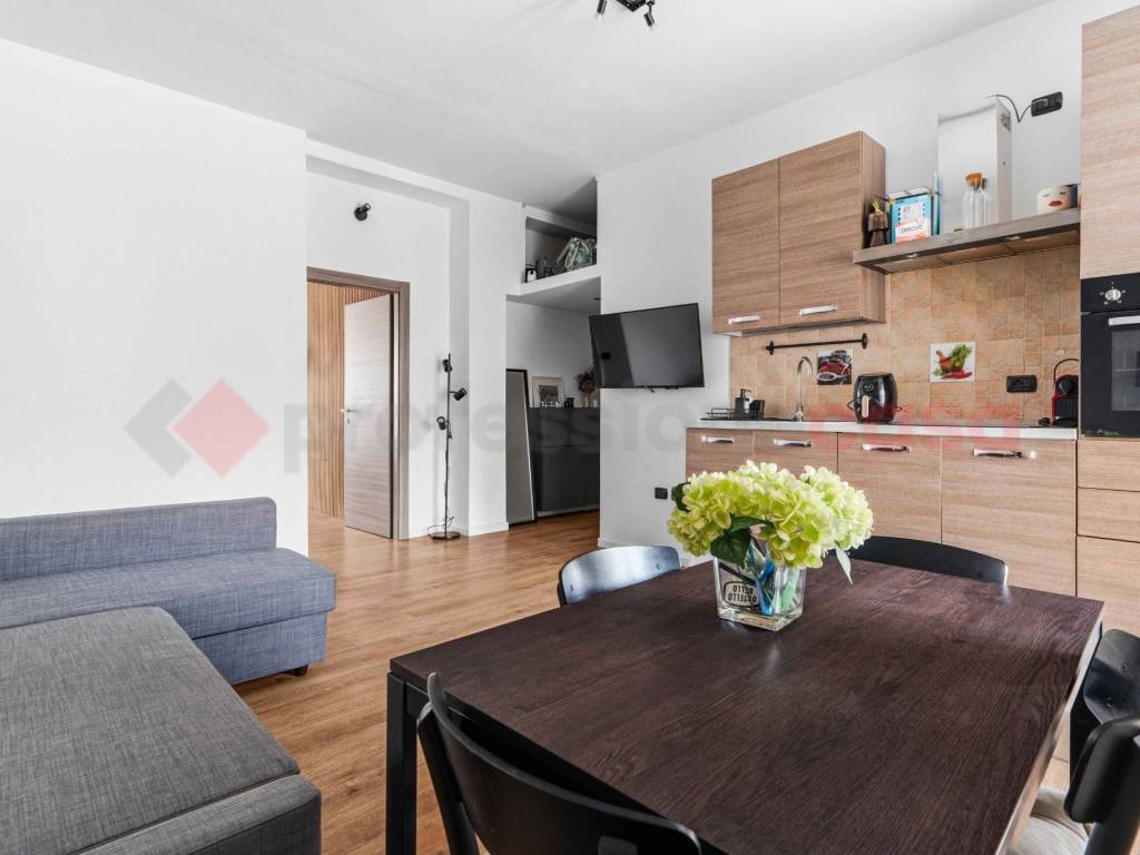 appartamento in vendita a Milano in zona Famagosta