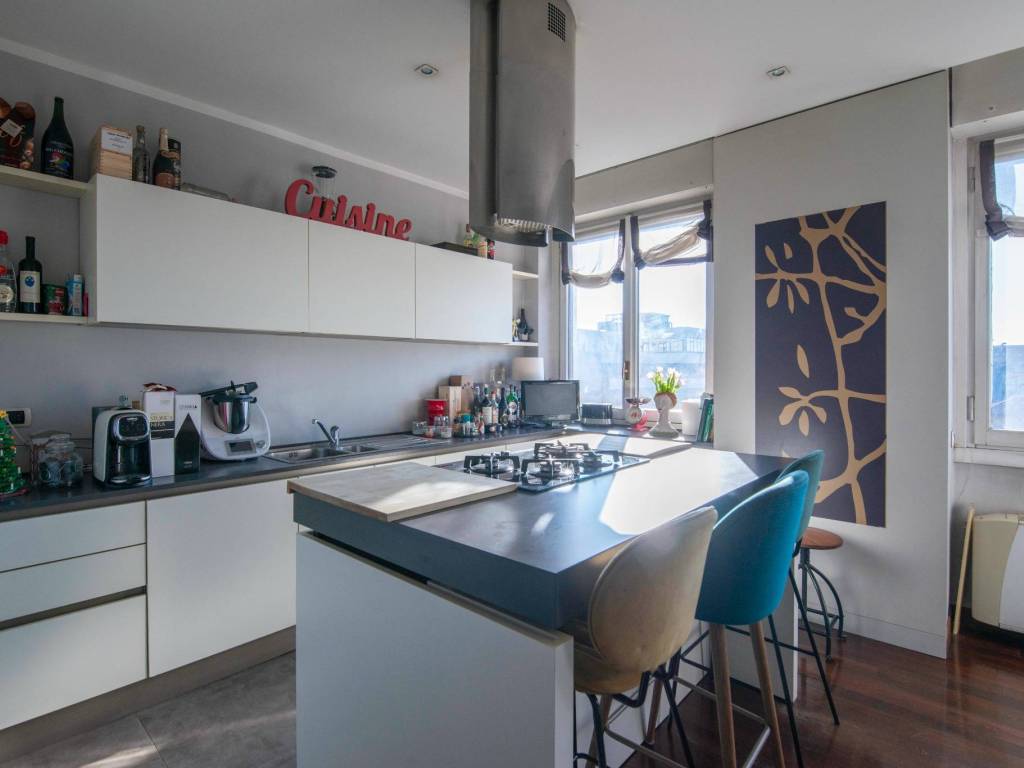 appartamento in vendita a Milano in zona De Angeli
