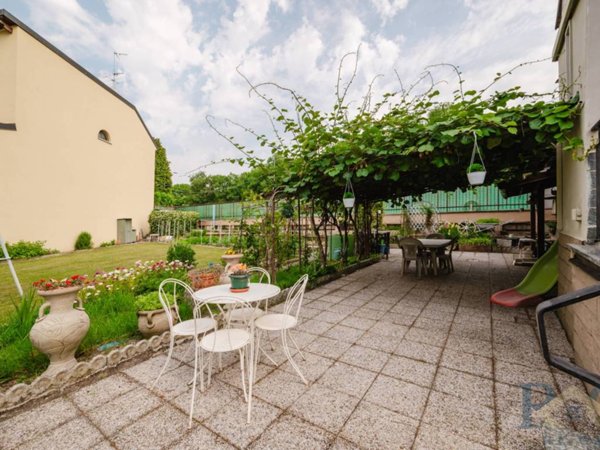 casa indipendente in vendita a Milano in zona Figino