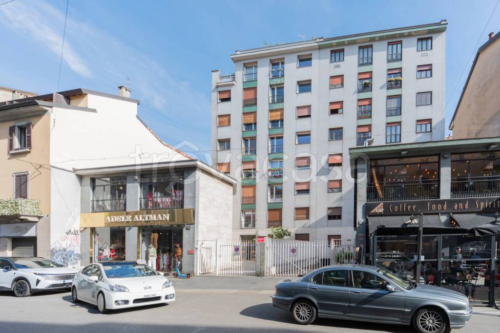 appartamento in vendita a Milano in zona De Angeli