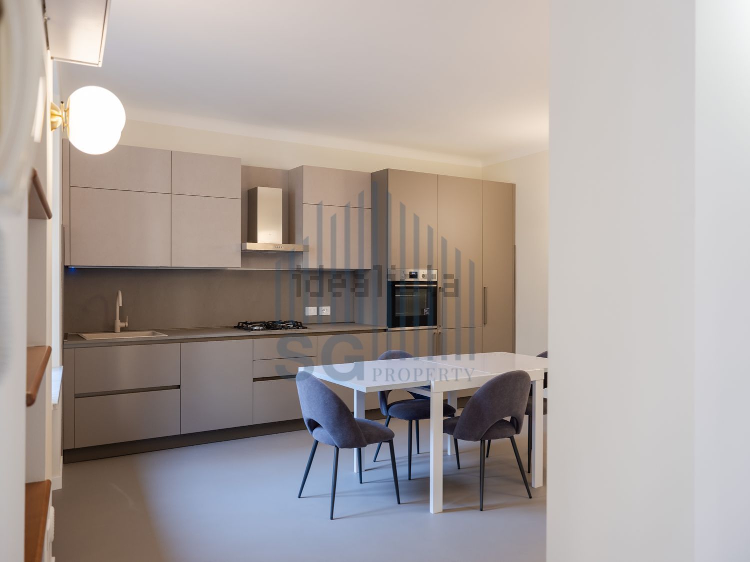 appartamento in vendita a Milano in zona Porta Monforte