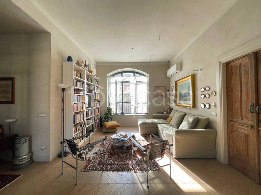 appartamento in vendita a Milano in zona Famagosta