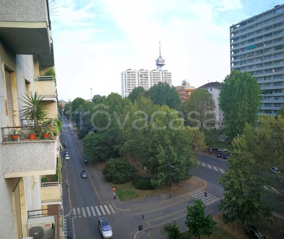 appartamento in vendita a Milano in zona Sempione