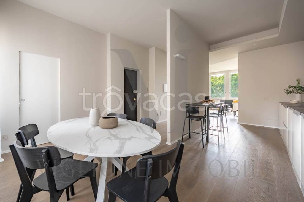 appartamento in vendita a Milano in zona Porta Nuova