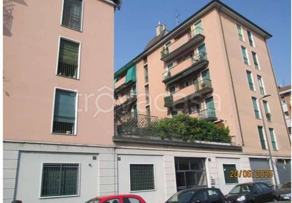 appartamento in vendita a Milano in zona Cascina dei Pomi