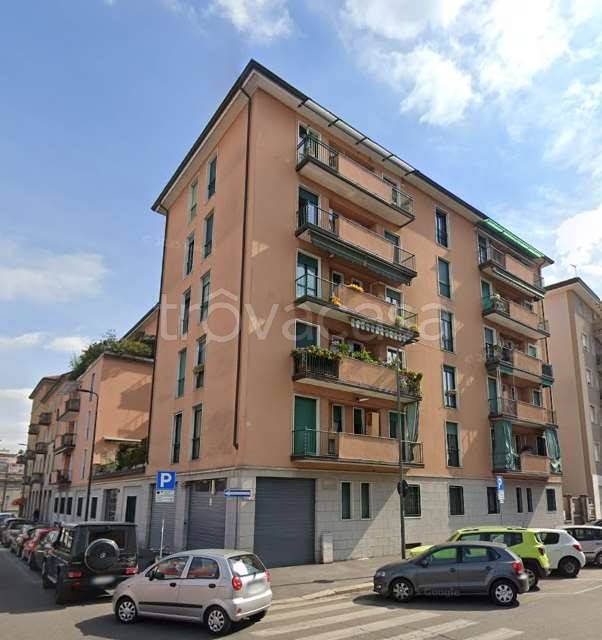 appartamento in vendita a Milano in zona Cascina dei Pomi