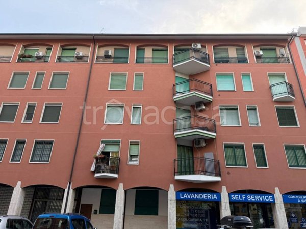appartamento in vendita a Milano in zona Baggio