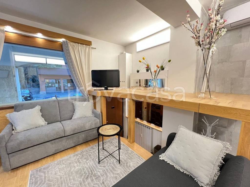 appartamento in vendita a Milano in zona Baggio