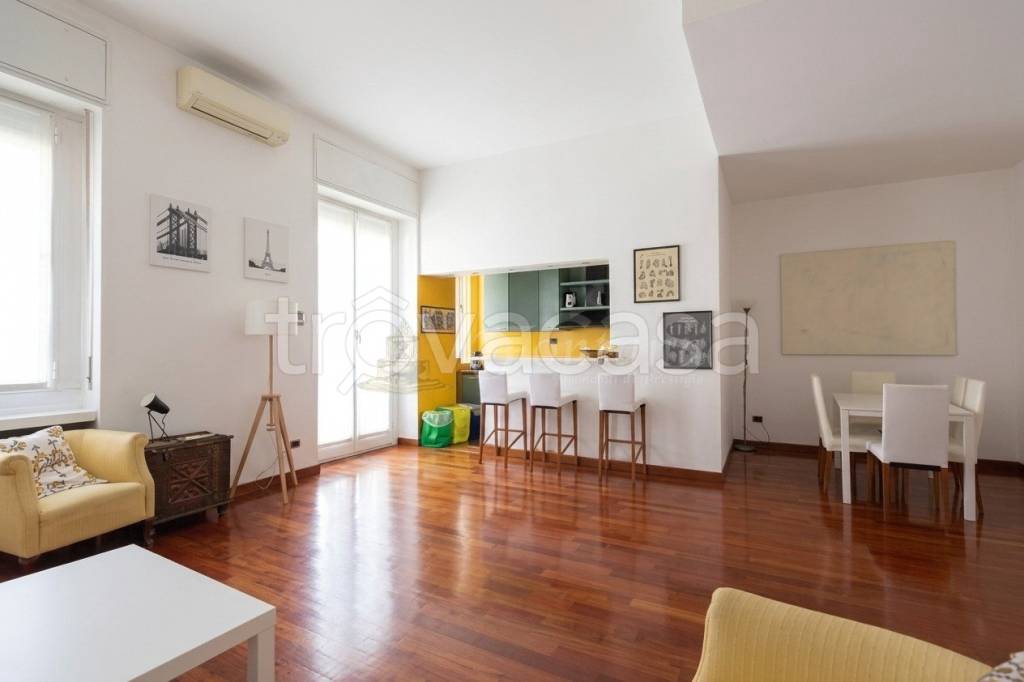 appartamento in vendita a Milano in zona Porta Nuova