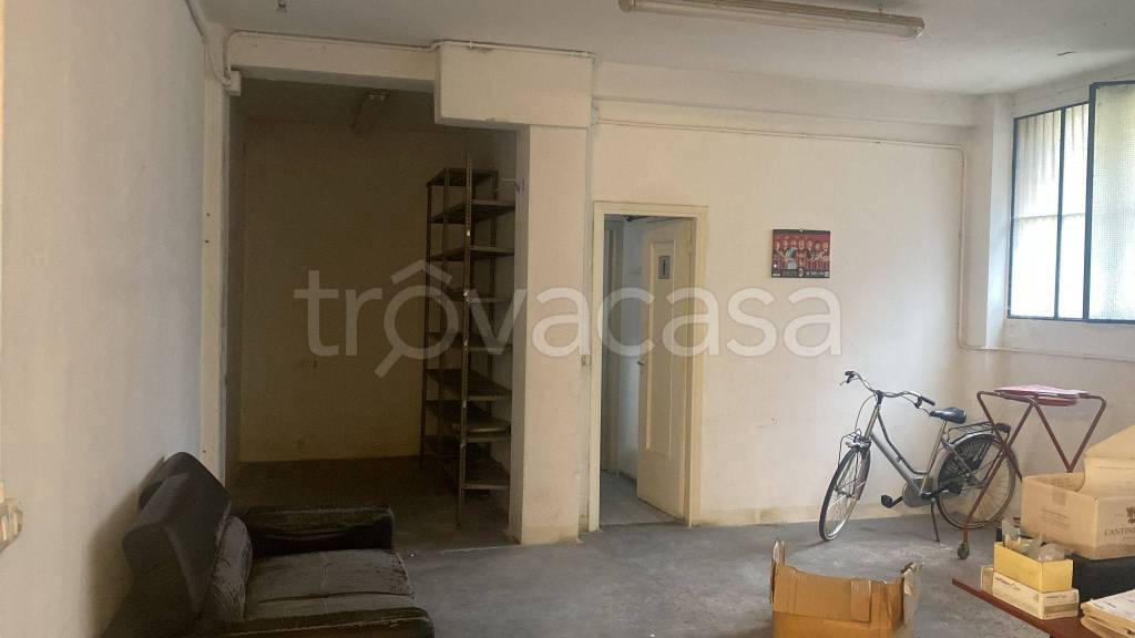 locale commerciale in vendita a Milano in zona Comasina