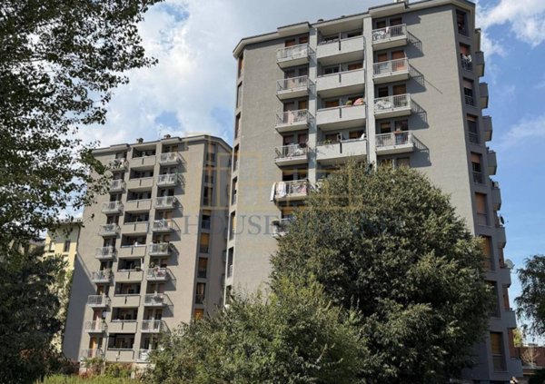 appartamento in vendita a Milano in zona Gallaratese