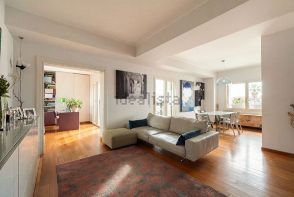appartamento in vendita a Milano in zona Corsica