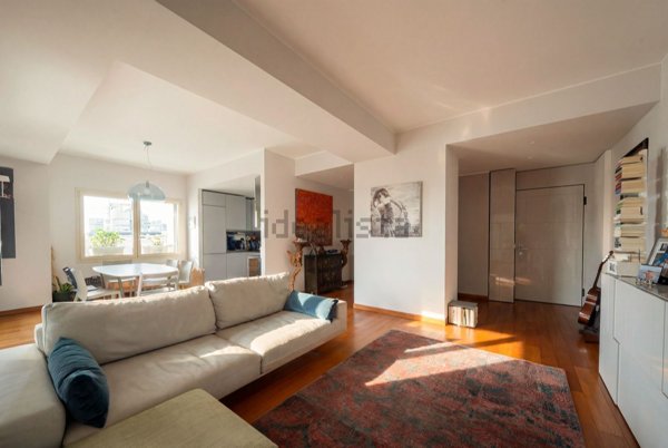 appartamento in vendita a Milano in zona Corsica