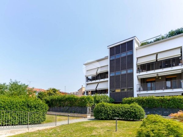 appartamento in vendita a Milano in zona Baggio
