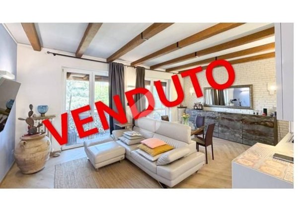 appartamento in vendita a Milano in zona Corsica