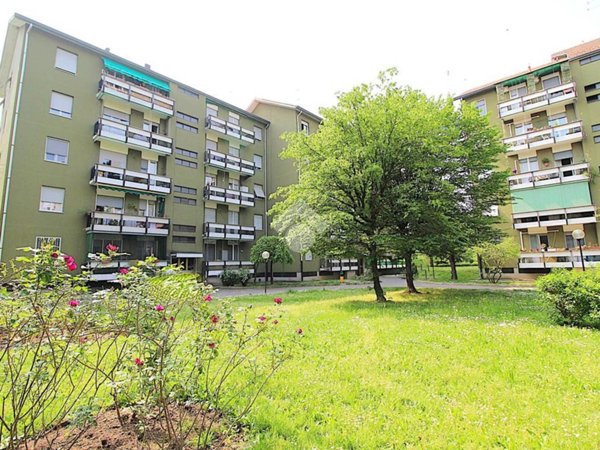 appartamento in vendita a Milano in zona Quarto Oggiaro