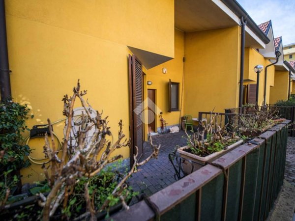 casa indipendente in vendita a Milano in zona Baggio